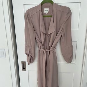 Aritzia Babaton Quincy Flowy Trench in light pink